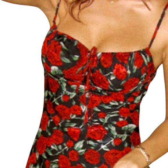 NWT REVOLVE & ROMANCE lovers COMMENSE red roses on black maxi dress M - Picture 1 of 14